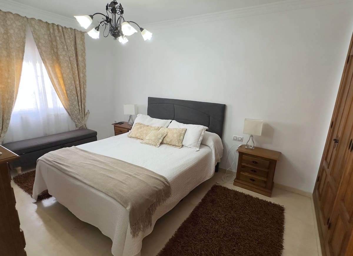 Chalet de 5 habitaciones en Casares en venta - 480.000 € (Ref: 9479740)