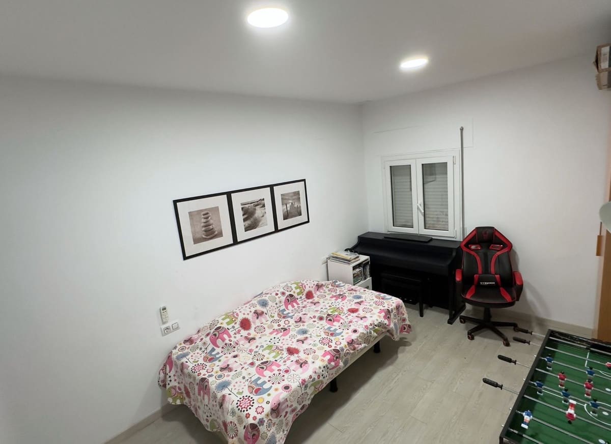 Chalet de 5 habitaciones en Casares en venta - 480.000 € (Ref: 9479740)