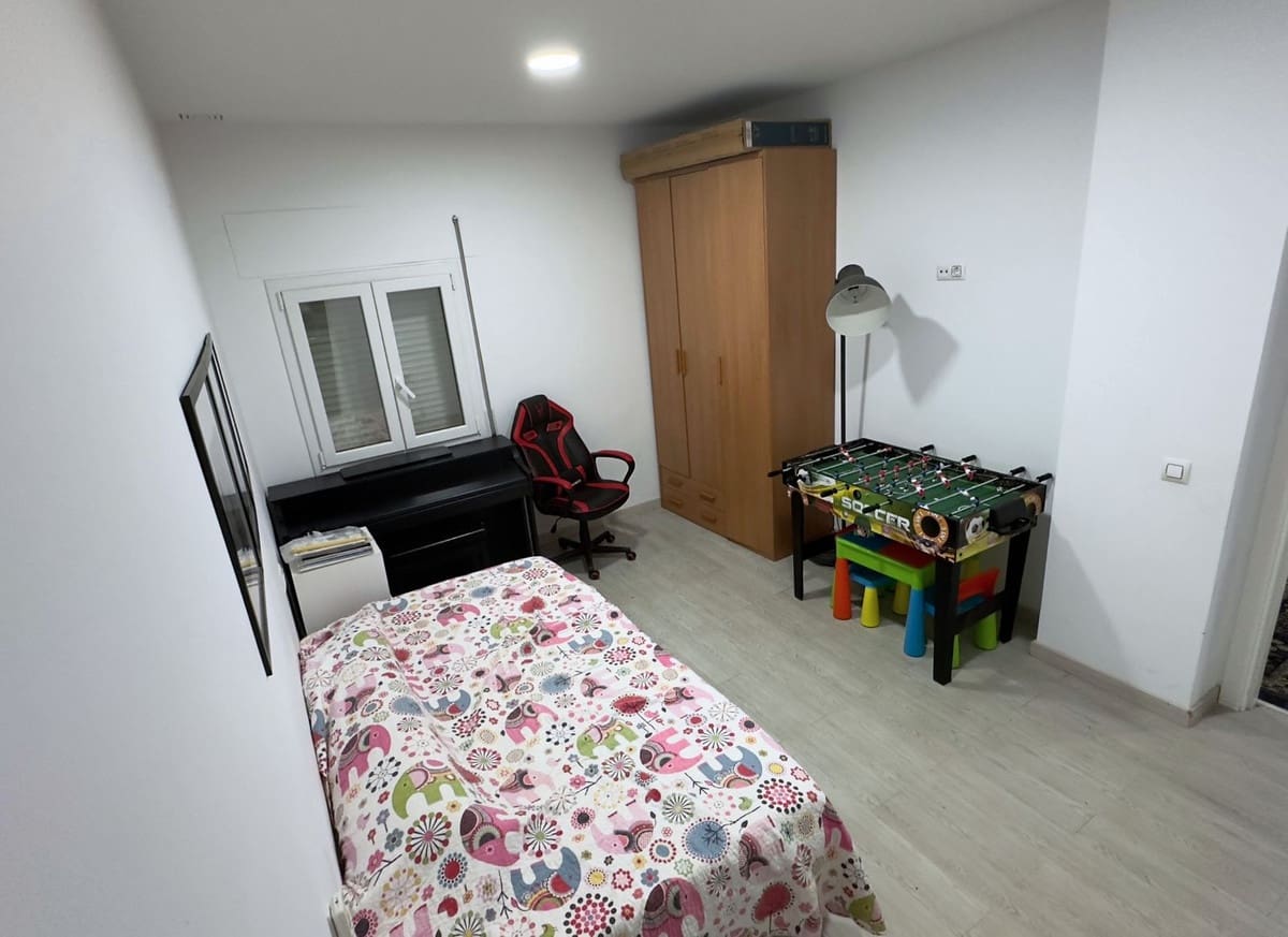 Chalet de 5 habitaciones en Casares en venta - 480.000 € (Ref: 9479740)