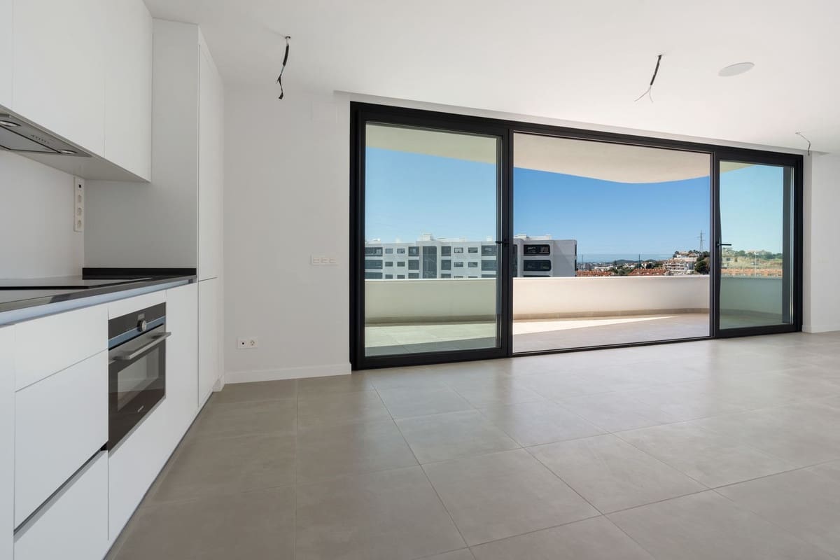 2 bedroom Apartment for sale in Benalmadena Costa with pool garage - € 485,000 (Ref: 9479749)