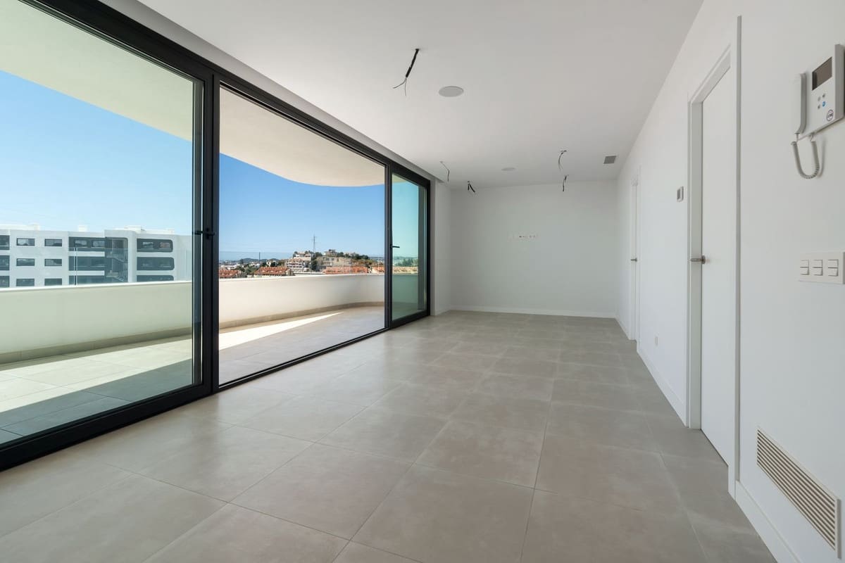 2 bedroom Apartment for sale in Benalmadena Costa with pool garage - € 485,000 (Ref: 9479749)