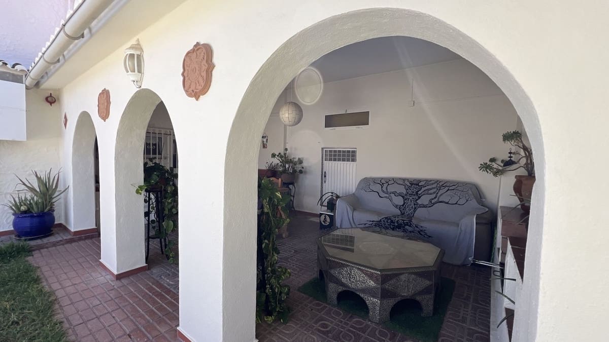 3 bedroom Villa for sale in Alhaurin el Grande with pool - € 485,000 (Ref: 9479751)