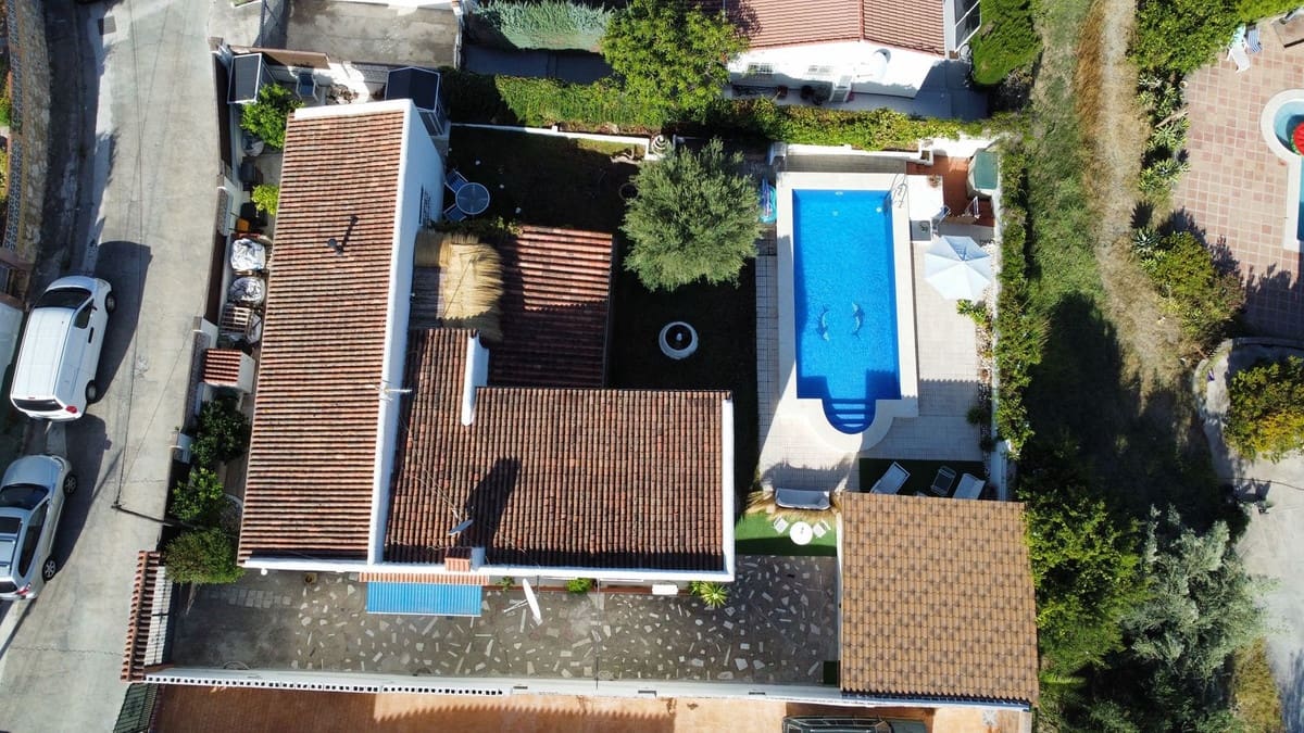 3 bedroom Villa for sale in Alhaurin el Grande with pool - € 485,000 (Ref: 9479751)