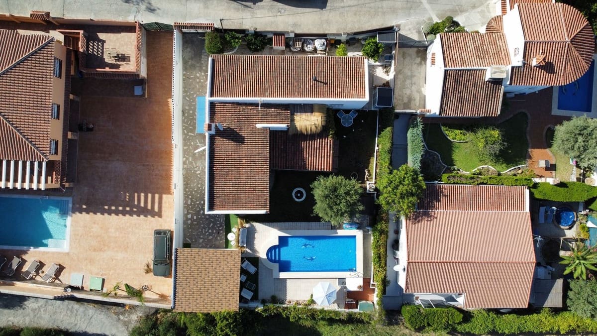 3 bedroom Villa for sale in Alhaurin el Grande with pool - € 485,000 (Ref: 9479751)