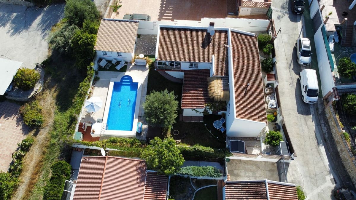 3 bedroom Villa for sale in Alhaurin el Grande with pool - € 485,000 (Ref: 9479751)