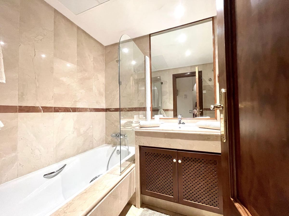 2 bedroom Apartment for sale in Los Monteros with pool garage - € 490,000 (Ref: 9479757)