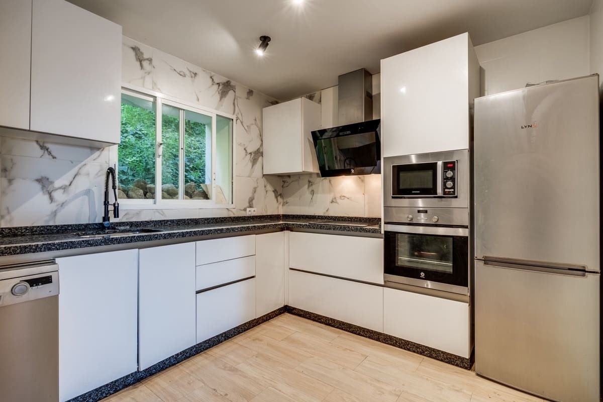 3 bedroom Apartment for sale in La Quinta with pool - € 490,000 (Ref: 9479758)