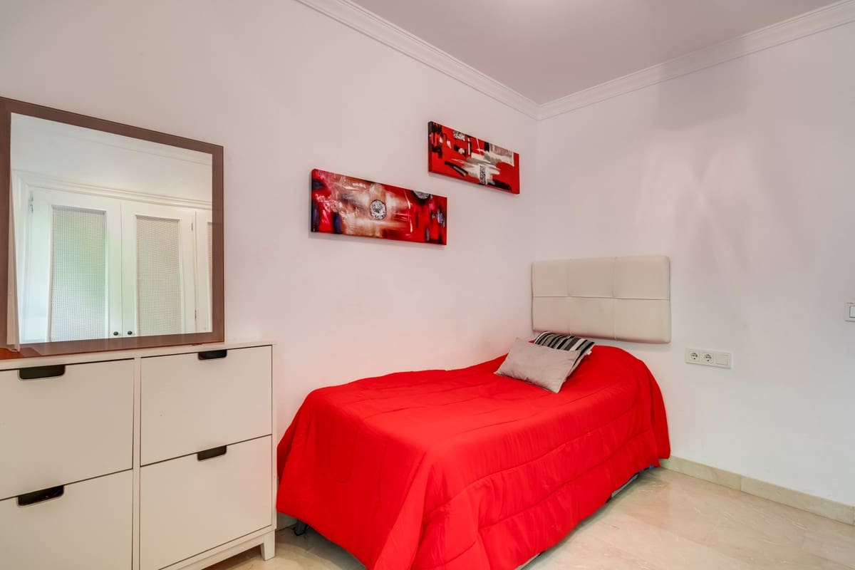 3 bedroom Apartment for sale in La Quinta with pool - € 490,000 (Ref: 9479758)