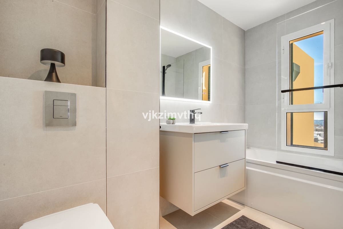 3 soveværelse Semi-Rækkehus til salg i Benalmadena - € 490.000 (Ref: 9479759)