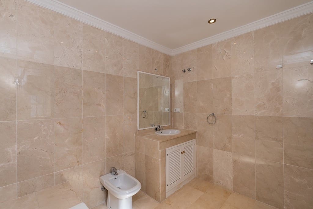 2 bedroom Apartment for sale in Elviria with pool - € 495,000 (Ref: 9479767)