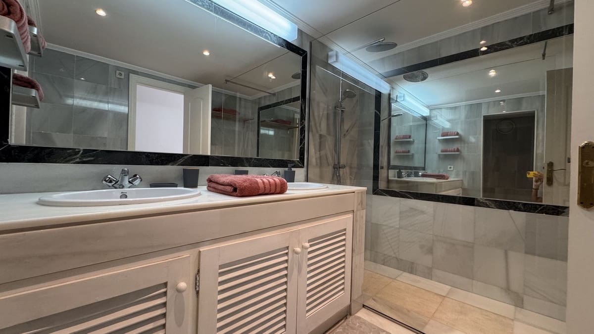 2 soveværelse Penthouse til salg i New Golden Mile med swimmingpool - € 495.000 (Ref: 9479774)