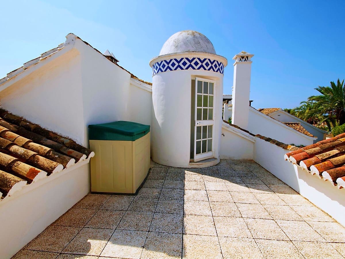 2 soveværelse Penthouse til salg i New Golden Mile med swimmingpool - € 495.000 (Ref: 9479774)