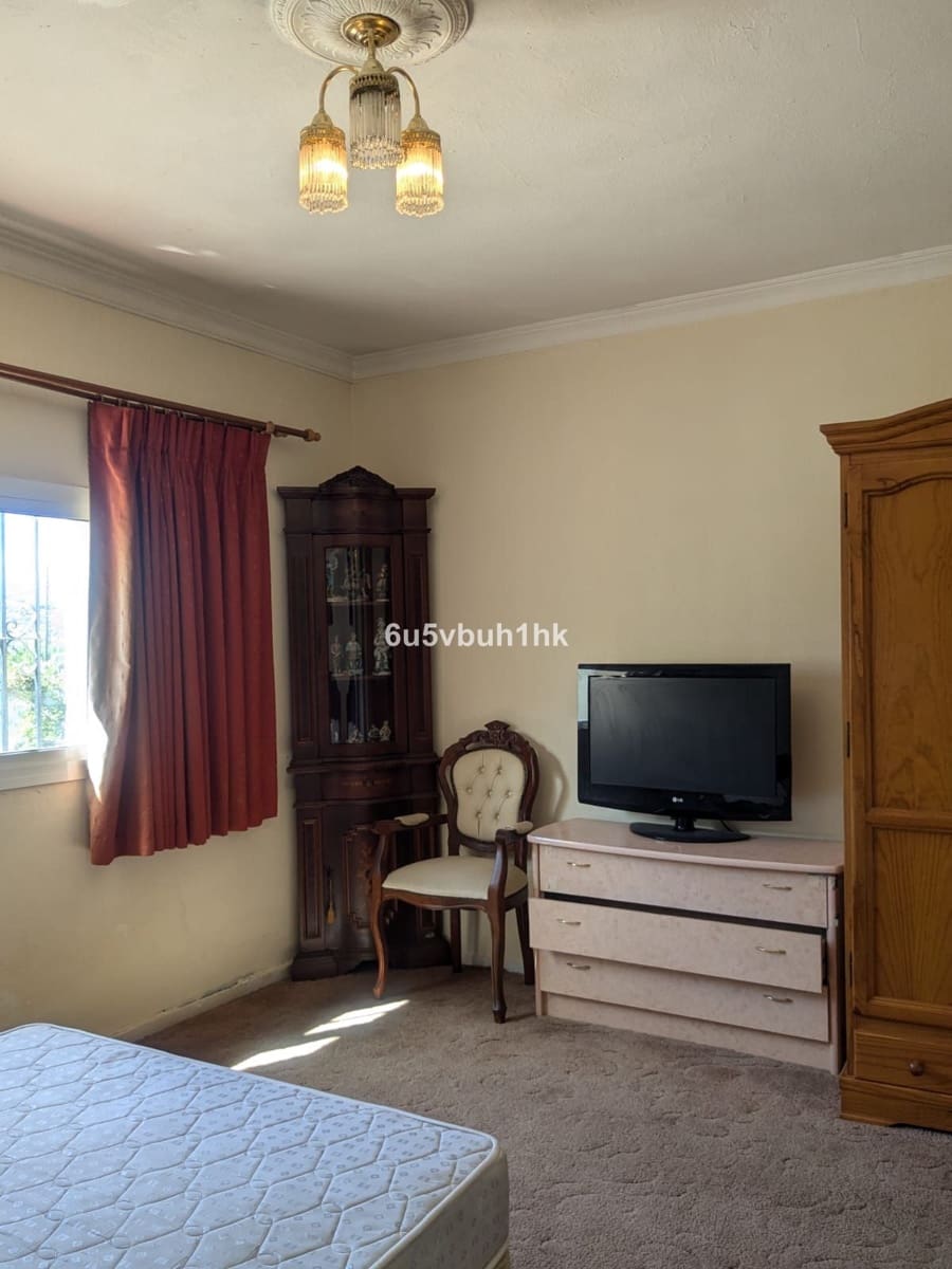 4 bedroom Villa for sale in Alhaurin el Grande with pool - € 495,000 (Ref: 9479775)