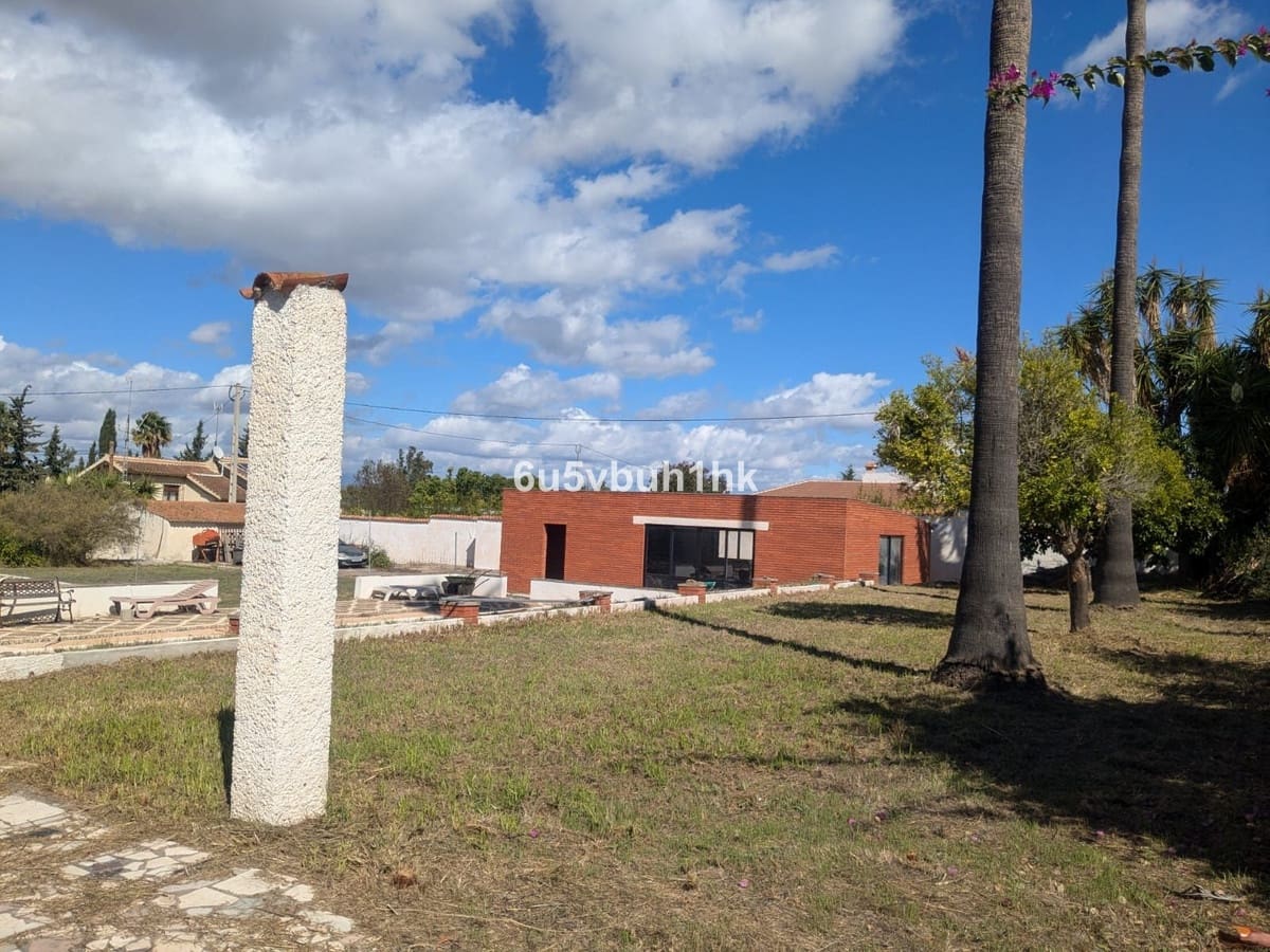 4 bedroom Villa for sale in Alhaurin el Grande with pool - € 495,000 (Ref: 9479775)