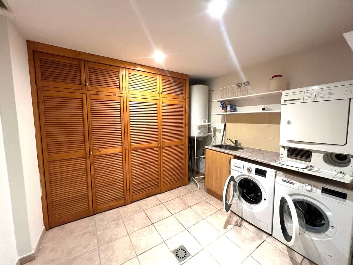 5 bedroom Semi-detached Villa for sale in Riviera del Sol with pool - € 495,000 (Ref: 9479777)