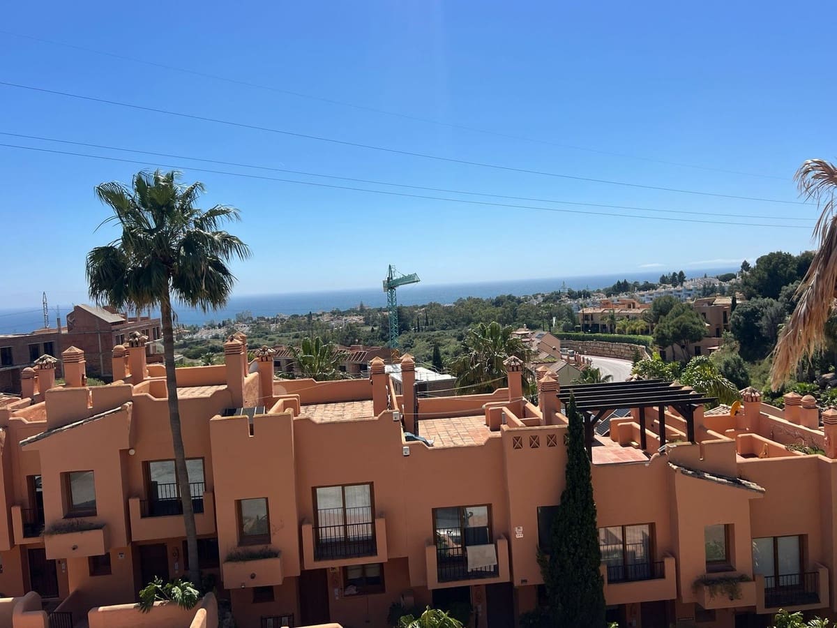 5 bedroom Semi-detached Villa for sale in Riviera del Sol with pool - € 495,000 (Ref: 9479777)