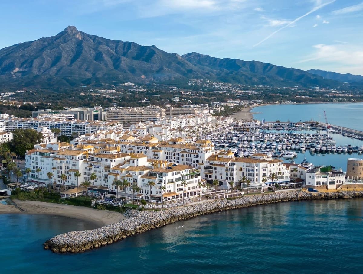 2 soveværelse Lejlighed til salg i Nueva Andalucia med swimmingpool - € 497.500 (Ref: 9479784)