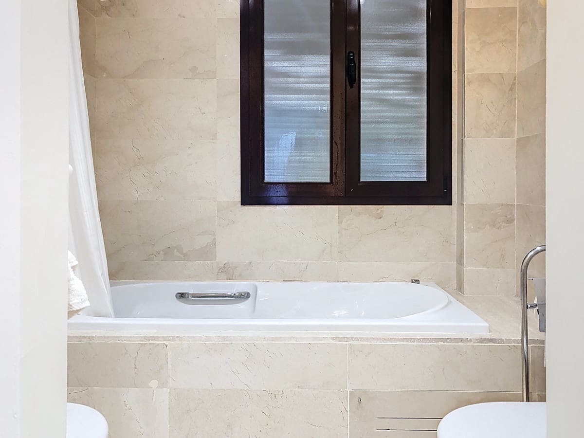 3 Zimmer Apartment zu verkaufen in Estepona mit Pool - 499.000 € (Ref: 9479790)