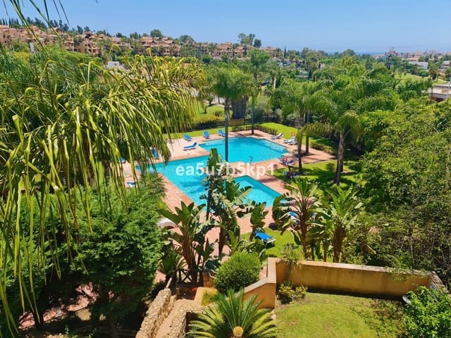 Ático de 2 habitaciones en Atalaya-Isdabe, Estepona en venta con piscina - 499.000 € (Ref: 9479795)
