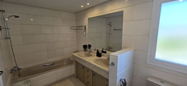 2 bedroom Penthouse for sale in Centro, Estepona - € 499,000 (Ref: 9479796)