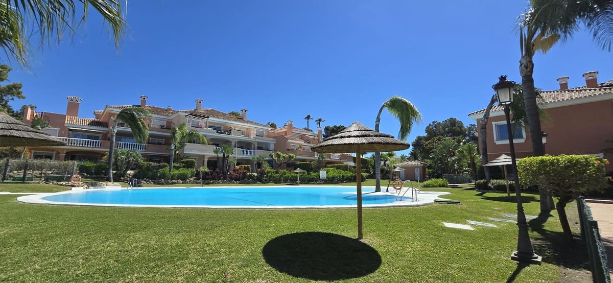 2 bedroom Penthouse for sale in Estepona - € 499,000 (Ref: 9479796)
