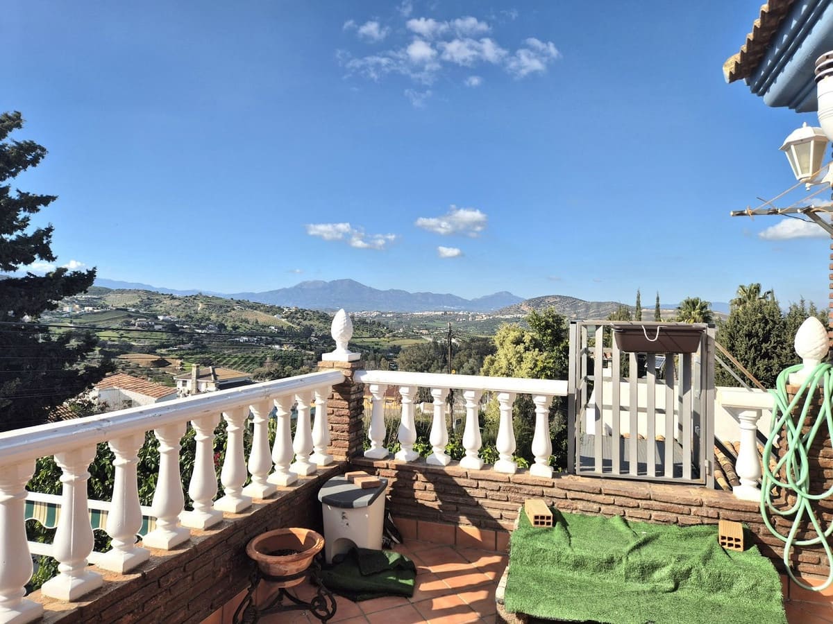 4 bedroom Semi-detached Villa for sale in Alhaurin el Grande with pool garage - € 499,000 (Ref: 9479797)