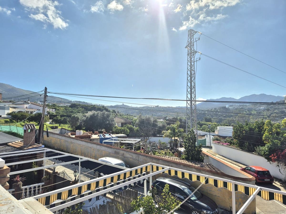 4 bedroom Semi-detached Villa for sale in Alhaurin el Grande with pool garage - € 499,000 (Ref: 9479797)