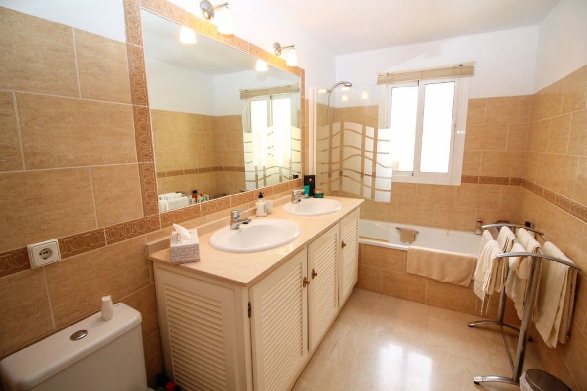 Casa de 3 habitaciones en Riviera del Sol en venta con piscina - 499.500 € (Ref: 9479802)