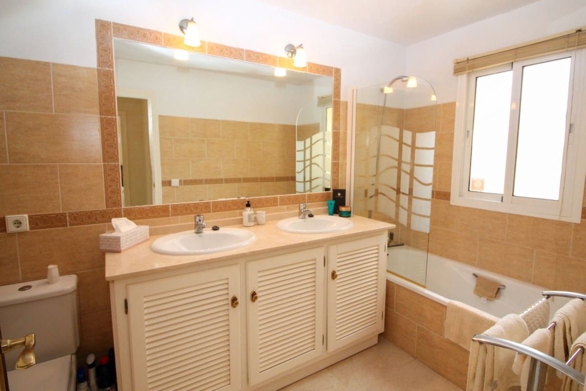 Casa de 3 habitaciones en Riviera del Sol en venta con piscina - 499.500 € (Ref: 9479802)