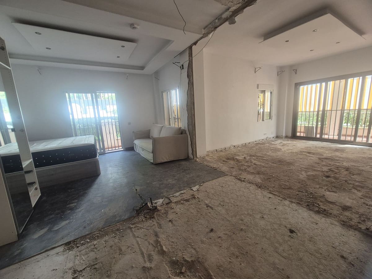 2 bedroom Apartment for sale in Puerto Banus with pool - € 510,000 (Ref: 9479812)