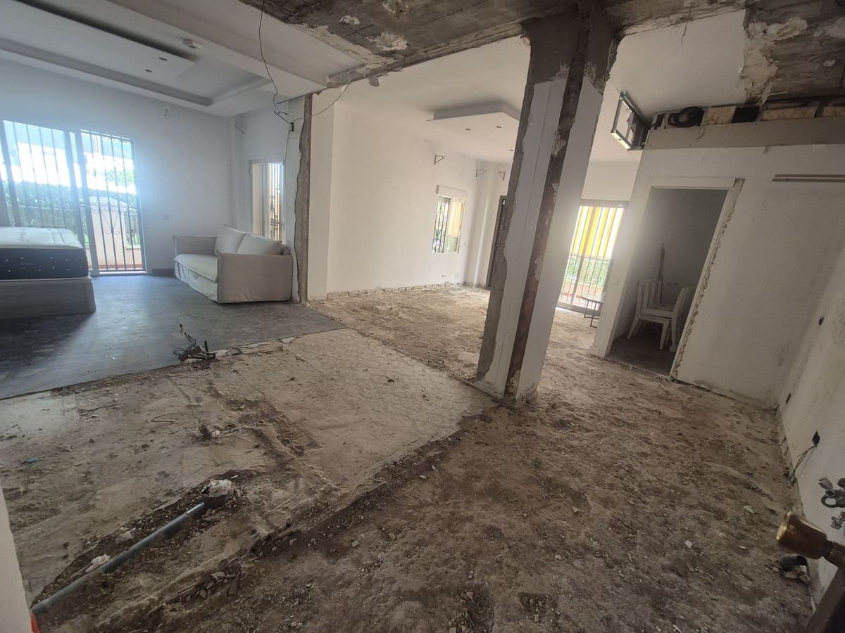 2 bedroom Apartment for sale in Puerto Banus with pool - € 510,000 (Ref: 9479812)