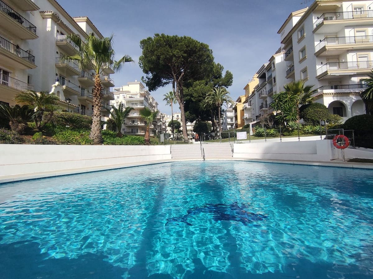 2 bedroom Apartment for sale in Puerto Banus with pool - € 510,000 (Ref: 9479812)