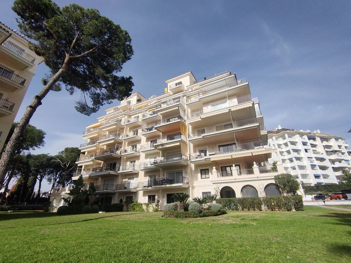 2 bedroom Apartment for sale in Puerto Banus with pool - € 510,000 (Ref: 9479812)