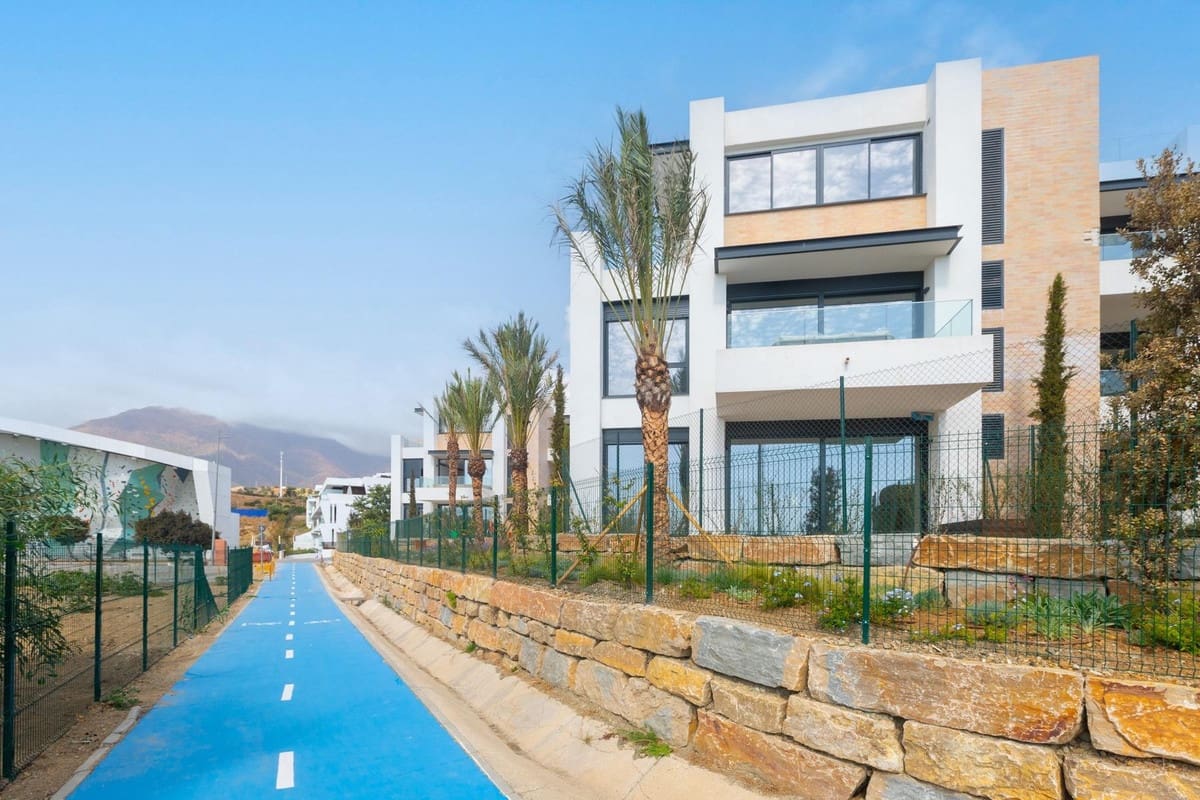 2 soveværelse Penthouse til salg i Estepona med swimmingpool garage - € 510.000 (Ref: 9479813)