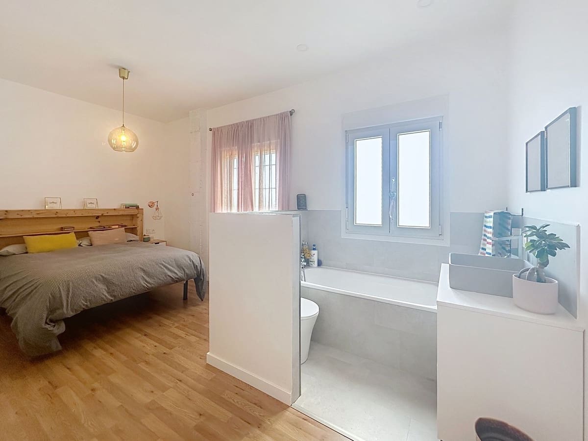 5 bedroom Villa for sale in Alhaurin el Grande with pool - € 520,000 (Ref: 9479820)