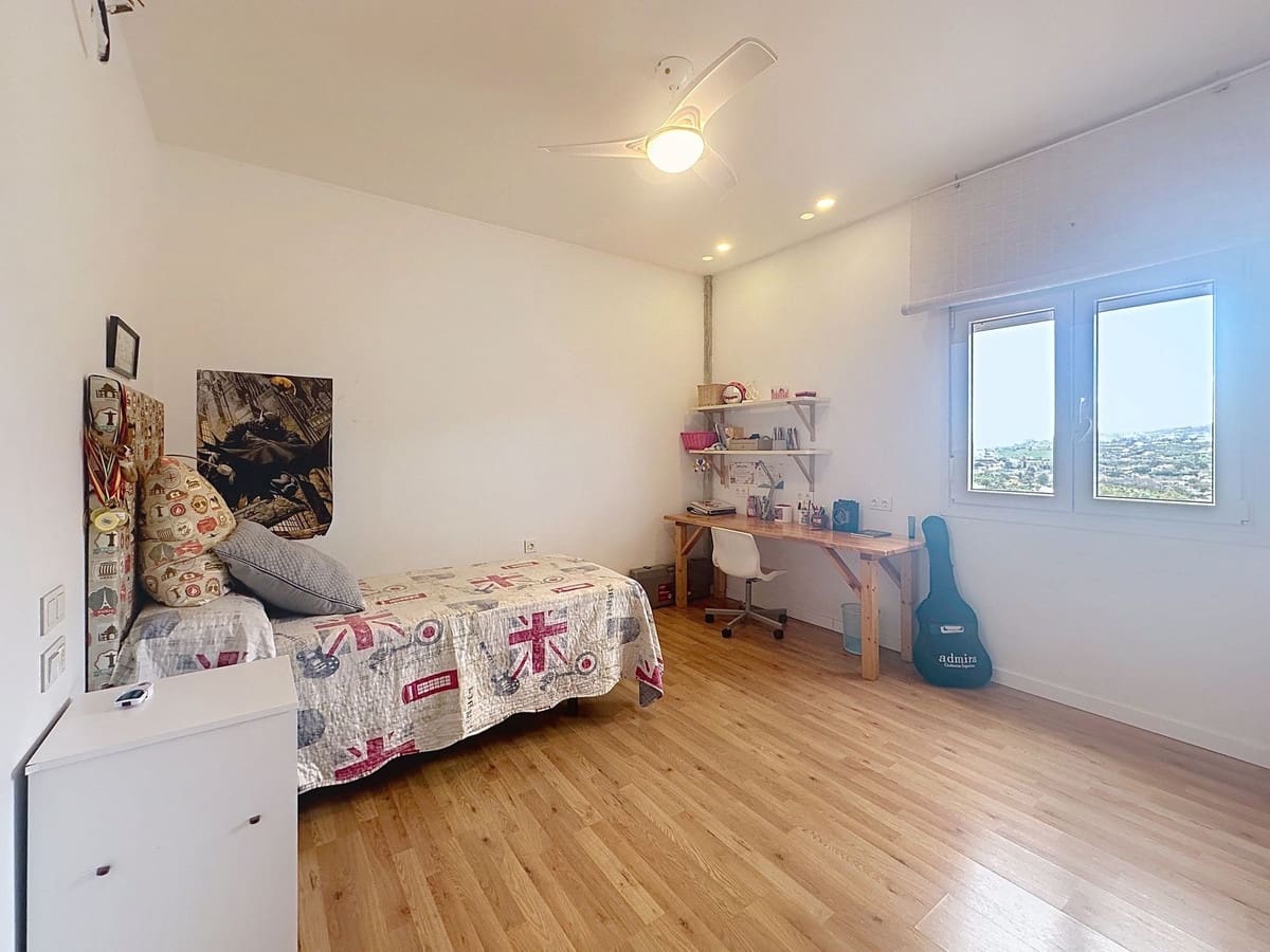 5 bedroom Villa for sale in Alhaurin el Grande with pool - € 520,000 (Ref: 9479820)