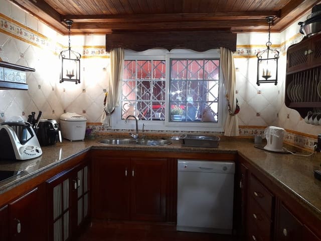 3 soverom Hus til salgs i Las Flores, Mijas med garasje - € 520 000 (Ref: 9479821)