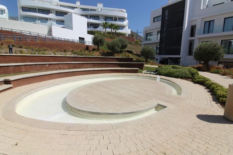 2 bedroom Apartment for sale in Fuengirola with pool garage - € 525,000 (Ref: 9479825)