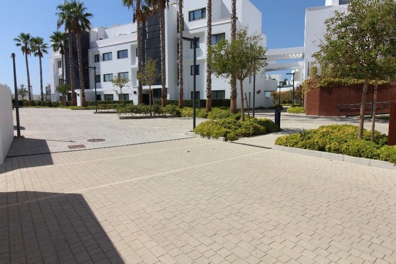 2 bedroom Apartment for sale in Fuengirola with pool garage - € 525,000 (Ref: 9479825)