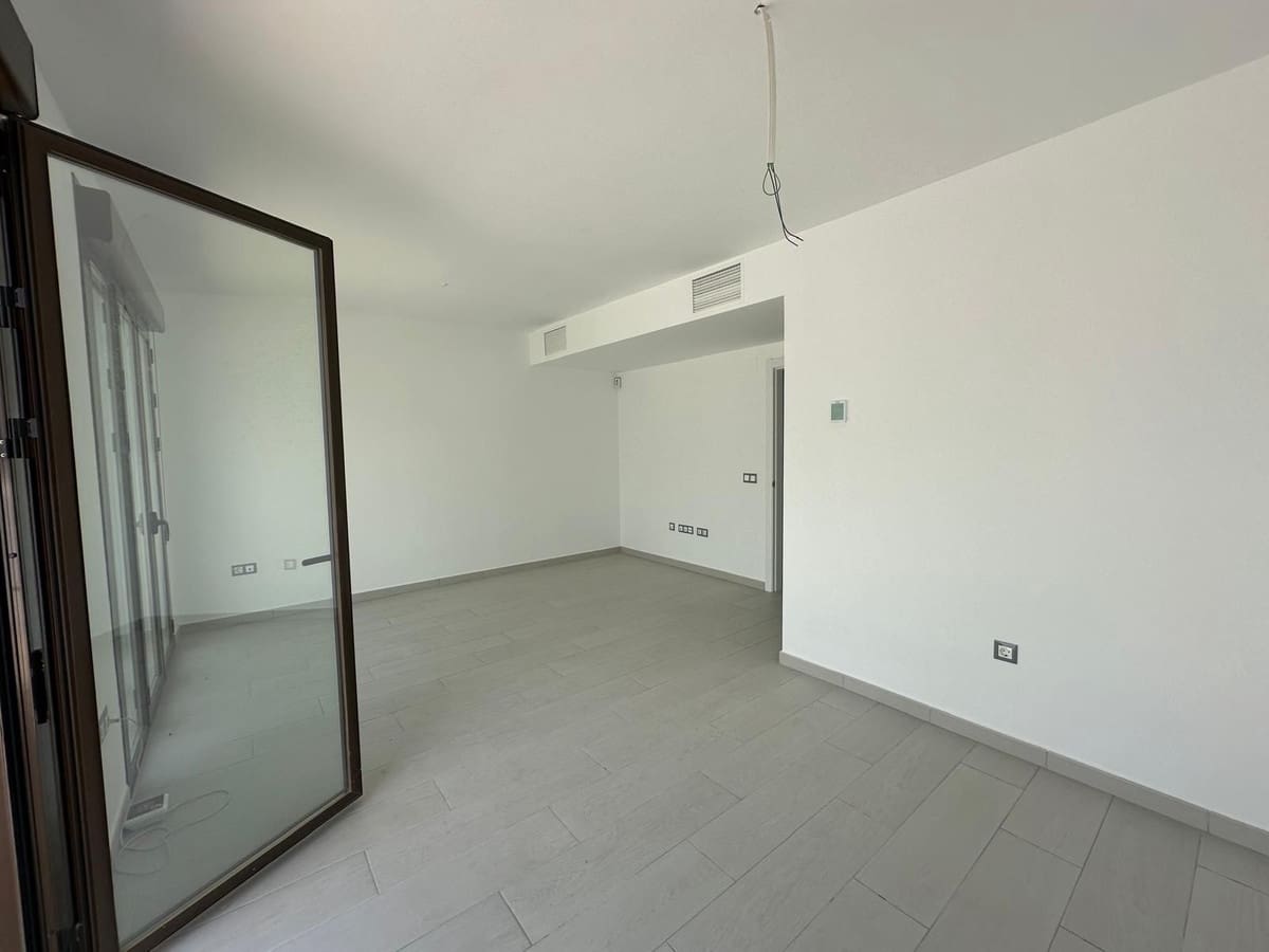 3 quarto Penthouse para venda em Estepona com piscina - 525 000 € (Ref: 9479830)