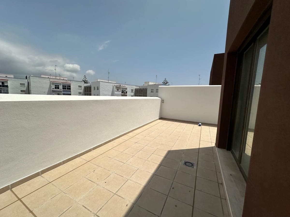 3 quarto Penthouse para venda em Estepona com piscina - 525 000 € (Ref: 9479830)