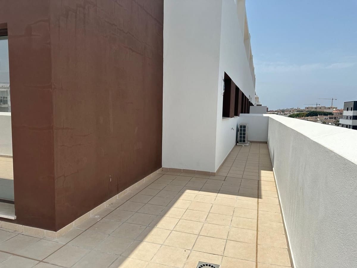 3 quarto Penthouse para venda em Estepona com piscina - 525 000 € (Ref: 9479830)