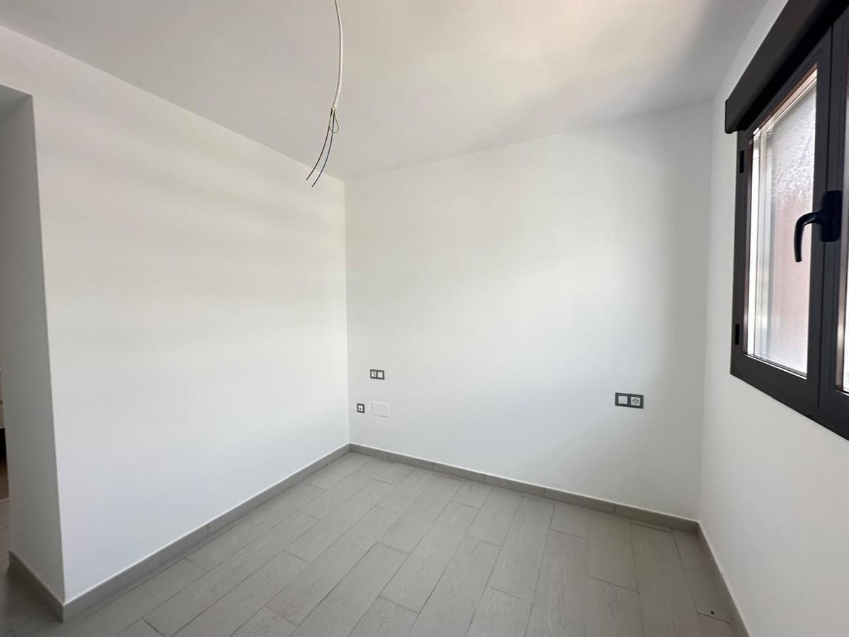 3 quarto Penthouse para venda em Estepona com piscina - 525 000 € (Ref: 9479830)