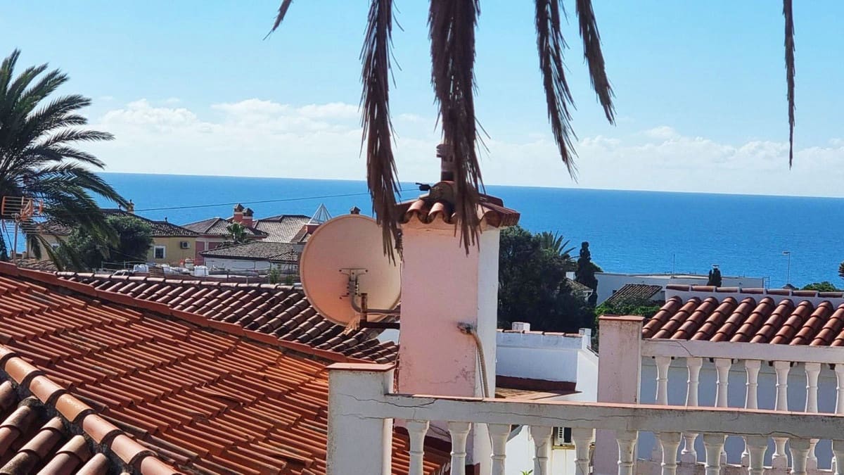 Chalet de 3 habitaciones en El Faro en venta - 525.000 € (Ref: 9479834)