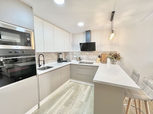 2 sovrum Lägenhet till salu i Centro ciudad, Fuengirola med garage - 530 000 € (Ref: 9479839)