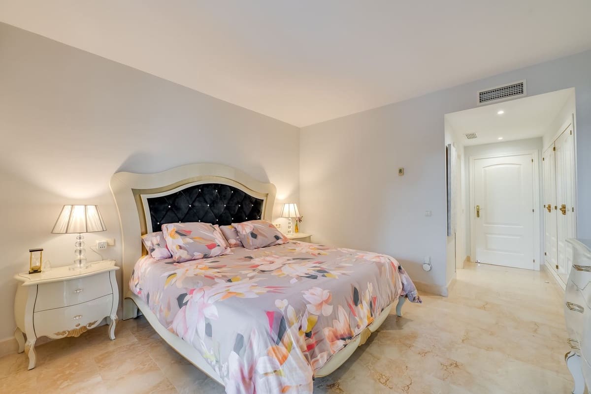 3 bedroom Apartment for sale in Elviria with pool garage - € 530,000 (Ref: 9479841)