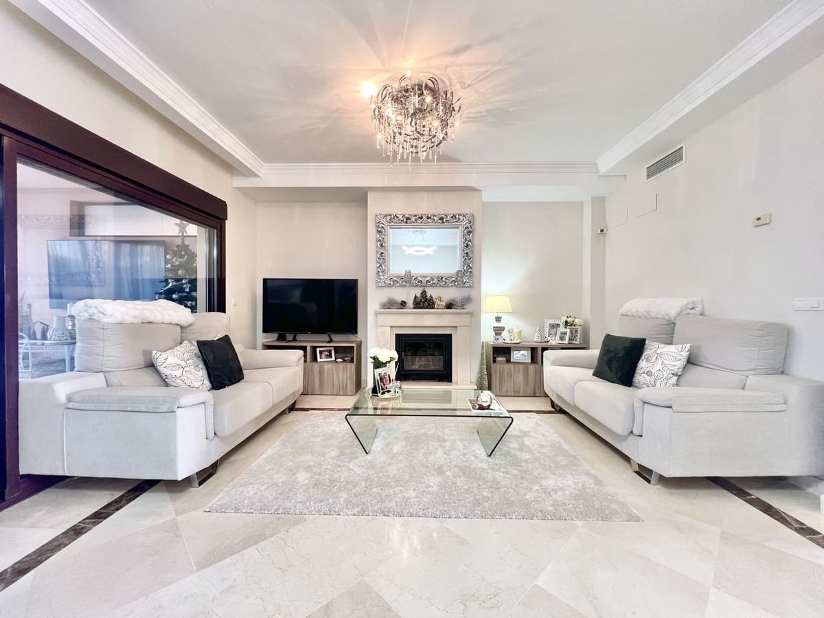 3 sovrum Hus till salu i Estepona med pool garage - 530 000 € (Ref: 9479842)