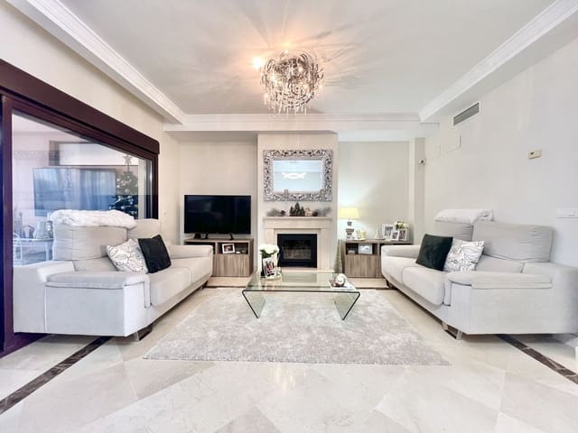 3 sovrum Hus till salu i Centro, Estepona med pool garage - 530 000 € (Ref: 9479842)