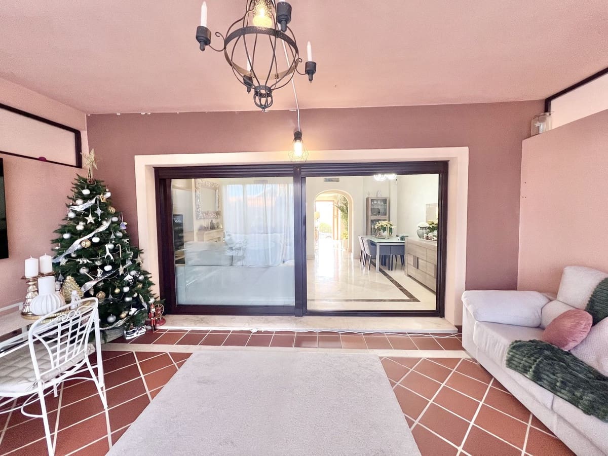 3 sovrum Hus till salu i Estepona med pool garage - 530 000 € (Ref: 9479842)