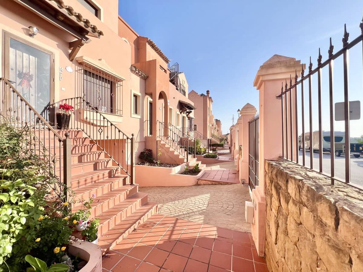 3 sovrum Hus till salu i Estepona med pool garage - 530 000 € (Ref: 9479842)